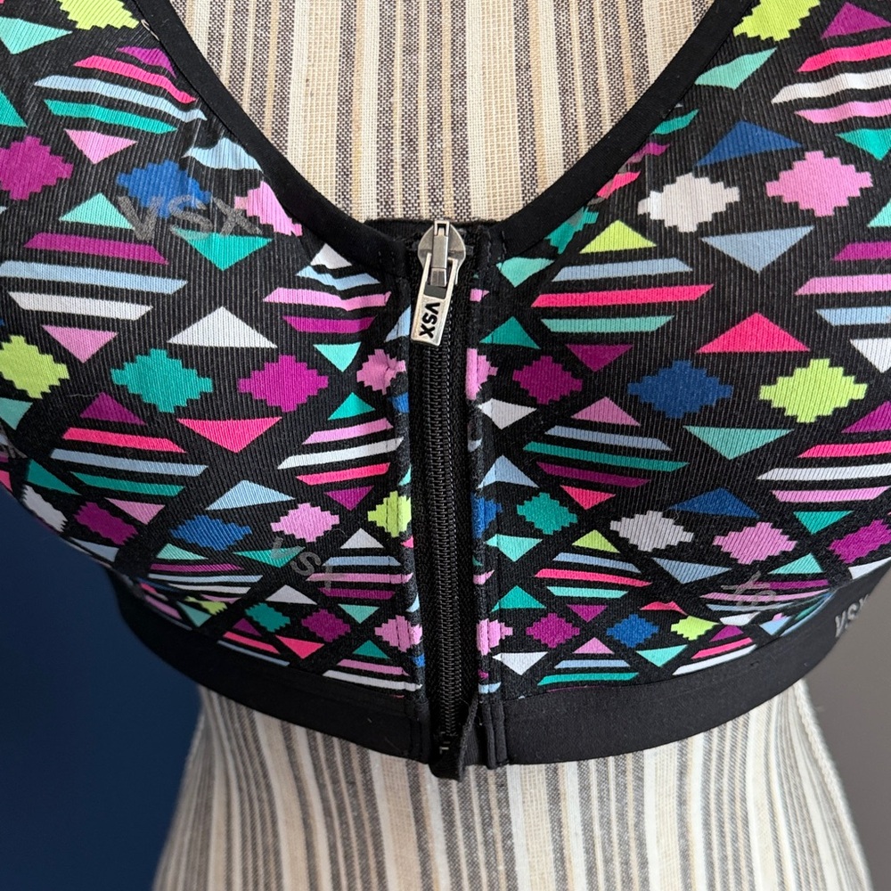VSX Multicolor Geometric Sports Bra - Picture 2 of 9